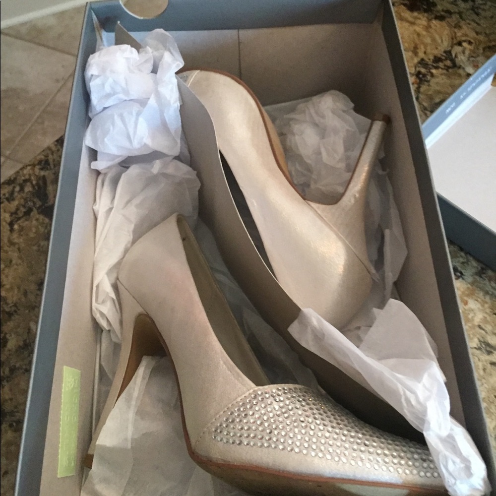 Apt 9 gold/silver shimmer heel